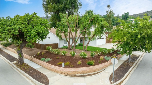 823 Fowler Avenue photo 2