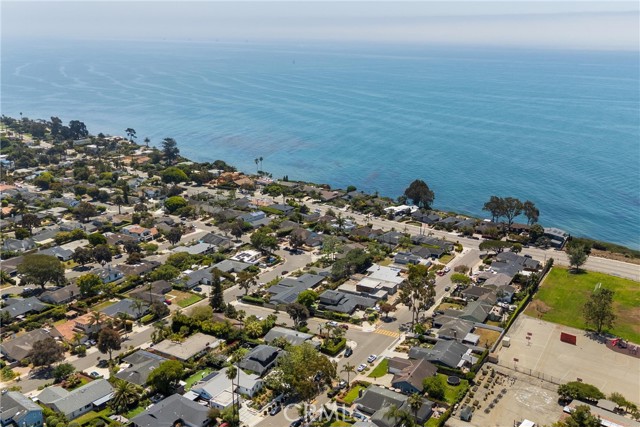 231 Salida Del Sol, Santa Barbara CA: https://media.crmls.org/medias/ed3c5fae-93d8-4ef4-91a2-c18b9ef35542.jpg