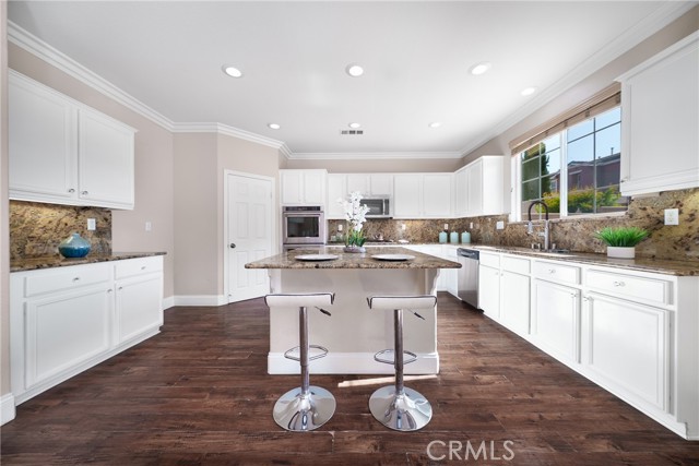 Detail Gallery Image 15 of 38 For 12932 Gingerwood Ct, Corona,  CA 92880 - 5 Beds | 4 Baths