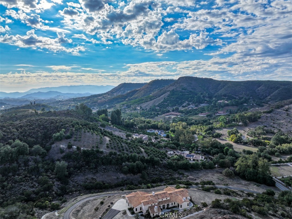 https://media.crmls.org/medias/ed3d9aa5-68d3-43be-9bbe-ba13330ca828.jpg?preset=X-Large