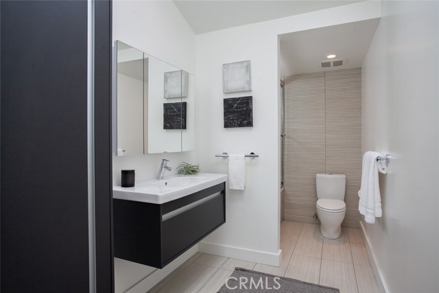 Detail Gallery Image 23 of 28 For 11 Greenbriar, Newport Beach,  CA 92660 - 3 Beds | 2/1 Baths