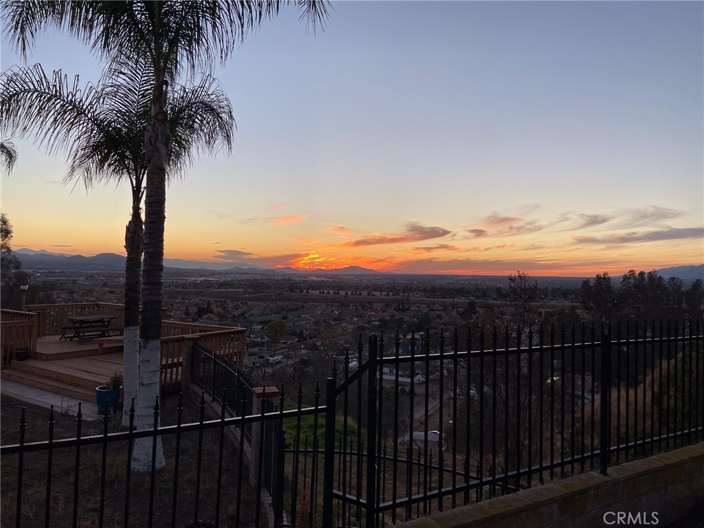 https://media.crmls.org/medias/ed4010d3-5019-480c-bdb7-4ced3bea09b7.jpg?preset=X-Large