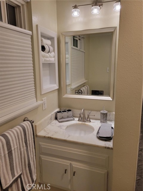 Detail Gallery Image 18 of 19 For 208 W 37th, Long Beach,  CA 90807 - 2 Beds | 2 Baths