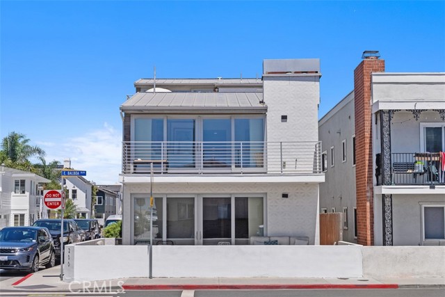 200 E Balboa Boulevard, Newport Beach CA: https://media.crmls.org/medias/ed41bf5a-4a9f-440d-ad5c-444727adb05b.jpg