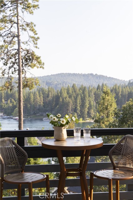 Detail Gallery Image 2 of 35 For 27937 West Shore Rd, Lake Arrowhead,  CA 92352 - 4 Beds | 4 Baths