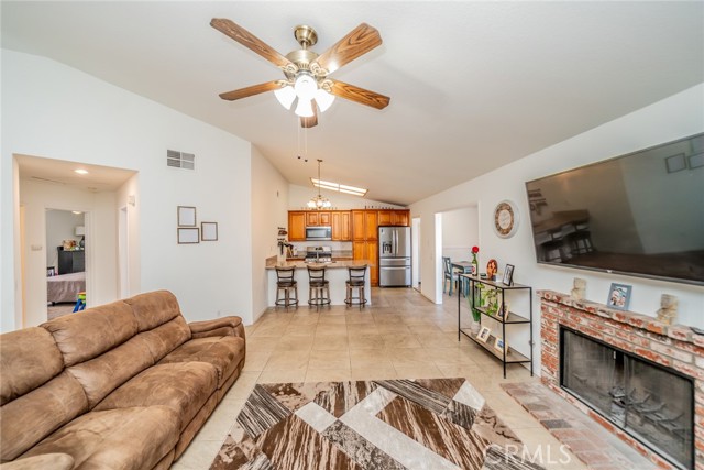 Detail Gallery Image 6 of 37 For 14564 Lilac Rd, Adelanto,  CA 92301 - 3 Beds | 2 Baths