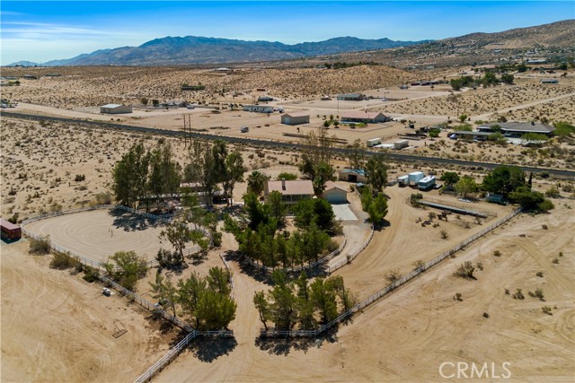 10431 Tussing Ranch Court, Apple Valley CA: https://media.crmls.org/medias/ed436903-e454-463c-9267-b9c51357e490.jpg