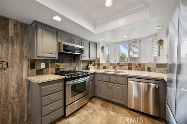 Detail Gallery Image 10 of 33 For 406 Spanish Moss, Arroyo Grande,  CA 93420 - 3 Beds | 2 Baths