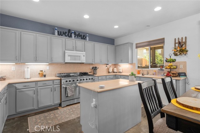 Detail Gallery Image 8 of 37 For 2189 Stonewood, Mentone,  CA 92359 - 5 Beds | 3/1 Baths