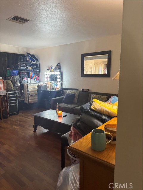 Detail Gallery Image 8 of 13 For 2135 Down, Riverside,  CA 92507 - – Beds | – Baths