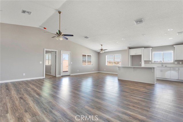 Detail Gallery Image 2 of 30 For 1230 Savanna Dr, Barstow,  CA 92311 - 4 Beds | 3 Baths