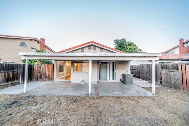 807 Santa Fe Lane, Colton CA: https://media.crmls.org/medias/ed474e6b-4673-4e95-a2ec-0d2b7ac7804e.jpg