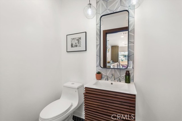 Detail Gallery Image 12 of 38 For 2618 Graham Ave, Redondo Beach,  CA 90278 - 4 Beds | 2/1 Baths