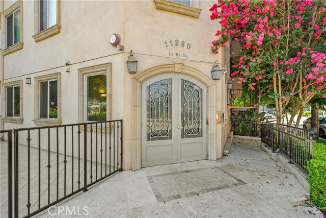 Detail Gallery Image 4 of 28 For 11280 La Maida St #302,  North Hollywood,  CA 91601 - 3 Beds | 2/1 Baths