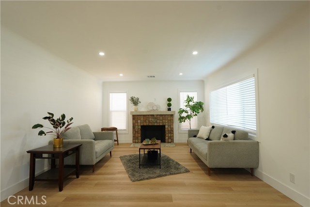 1850 W. 80th Street, Los Angeles CA: https://media.crmls.org/medias/ed4899e6-c25b-44f7-9d6a-ebd4a84c4147.jpg