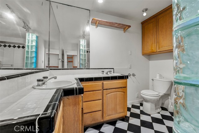 55 B Surfside Avenue, Surfside CA: https://media.crmls.org/medias/ed49757b-ba38-4193-a6be-3d47dbe66f07.jpg