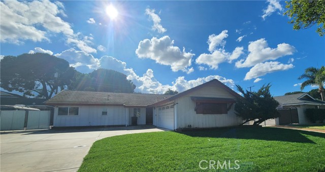 Detail Gallery Image 2 of 2 For 924 Lorna St, Corona,  CA 92882 - 3 Beds | 2 Baths