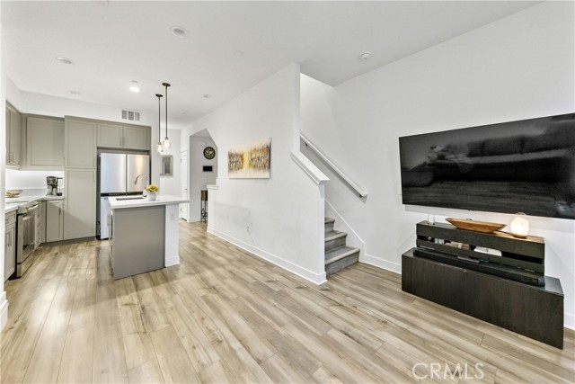 Detail Gallery Image 3 of 29 For 2560 Valentina Way #2,  Commerce,  CA 90040 - 3 Beds | 3 Baths