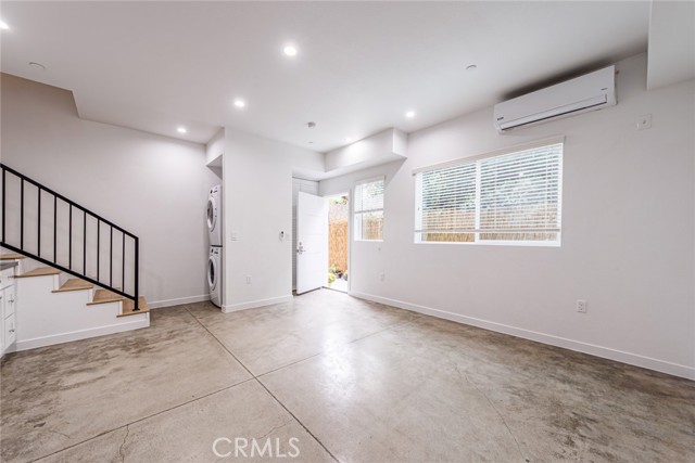 Detail Gallery Image 5 of 27 For 11839 1/2 Runnymede, North Hollywood,  CA 91605 - 4 Beds | 4 Baths