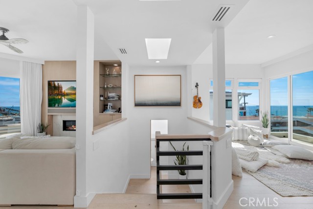 Detail Gallery Image 15 of 36 For 129 Moonstone St, Manhattan Beach,  CA 90266 - 3 Beds | 4 Baths