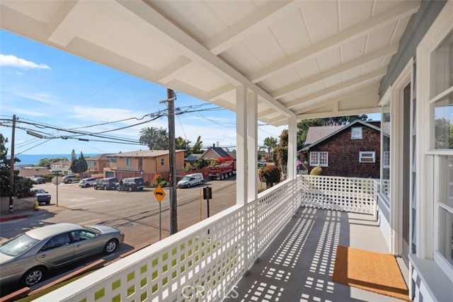 Detail Gallery Image 4 of 32 For 1800 Glenneyre St, Laguna Beach,  CA 92651 - 3 Beds | 3 Baths