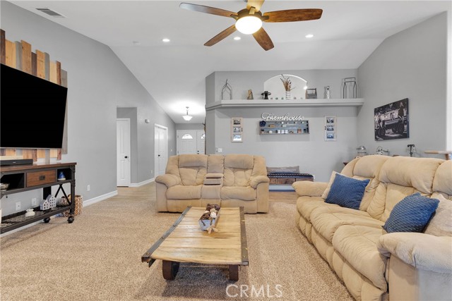 Detail Gallery Image 11 of 69 For 11844 Jenny St, Oak Hills,  CA 92344 - 4 Beds | 2/1 Baths