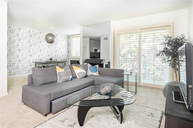 927 N Kings Road, West Hollywood CA: https://media.crmls.org/medias/ed4bc74e-7152-4a40-9f94-cd60ddcc7ae8.jpg