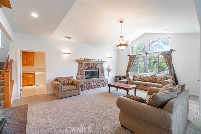 Detail Gallery Image 5 of 28 For 979 Grass Valley Rd, Lake Arrowhead,  CA 92352 - 3 Beds | 2 Baths