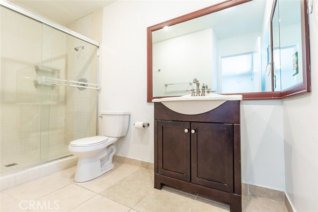 Detail Gallery Image 17 of 26 For 15344 Weddington St #202,  Sherman Oaks,  CA 91411 - 2 Beds | 2 Baths