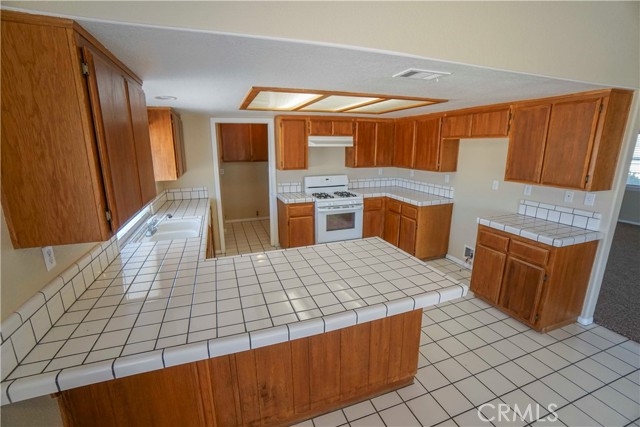 Detail Gallery Image 9 of 23 For 11540 Mohawk Rd, Apple Valley,  CA 92308 - 3 Beds | 2 Baths