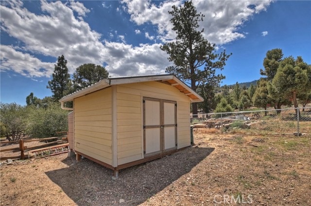 1215 Valley View Drive, Big Bear City CA: https://media.crmls.org/medias/ed4e3631-1734-4147-bd7c-6e792d1b87d0.jpg