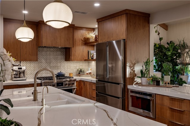 Detail Gallery Image 34 of 43 For 187 S Shattuck Pl, Orange,  CA 92866 - 3 Beds | 2 Baths