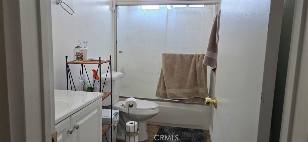 https://media.crmls.org/medias/ed4ef3a6-7984-46b6-ba55-611d08aef303.jpg?preset=X-Large