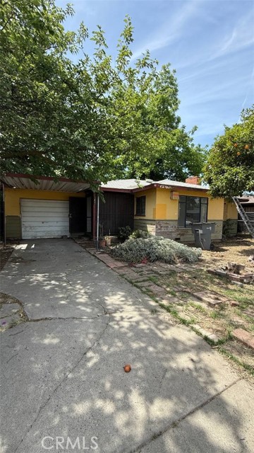 Detail Gallery Image 1 of 19 For 2452 S Holloway Ave, Fresno,  CA 93725 - 3 Beds | 1 Baths