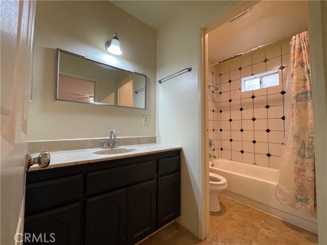 Detail Gallery Image 11 of 13 For 1349 Walnut Ave, Long Beach,  CA 90813 - 2 Beds | 2 Baths