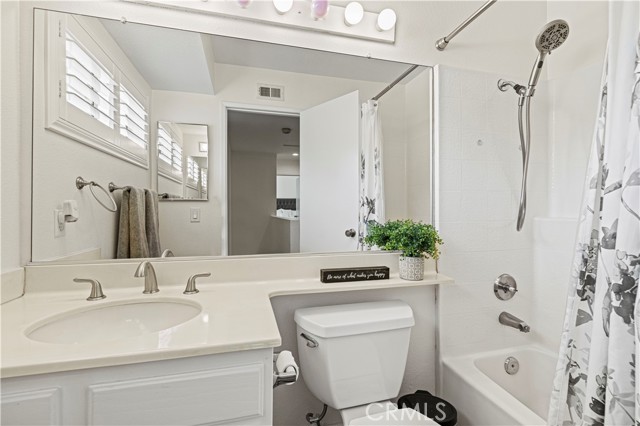 28519 Forest Meadow Place, Castaic CA: https://media.crmls.org/medias/ed508173-197e-42af-a819-b9587456572b.jpg
