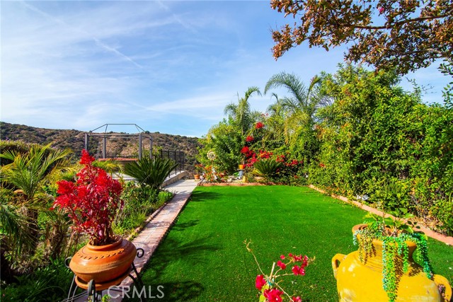 Detail Gallery Image 56 of 61 For 19849 Greenbriar Dr, Tarzana,  CA 91356 - 6 Beds | 4 Baths