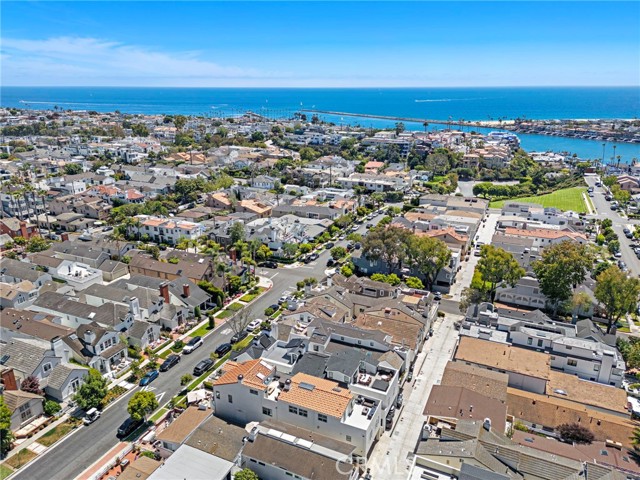 Detail Gallery Image 46 of 49 For 509 Carnation, Corona Del Mar,  CA 92625 - 3 Beds | 3/1 Baths
