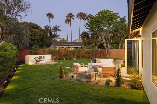 3499 San Rafael Circle, Costa Mesa CA: https://media.crmls.org/medias/ed51eff0-c5a2-4486-8dec-4574aba79c2d.jpg