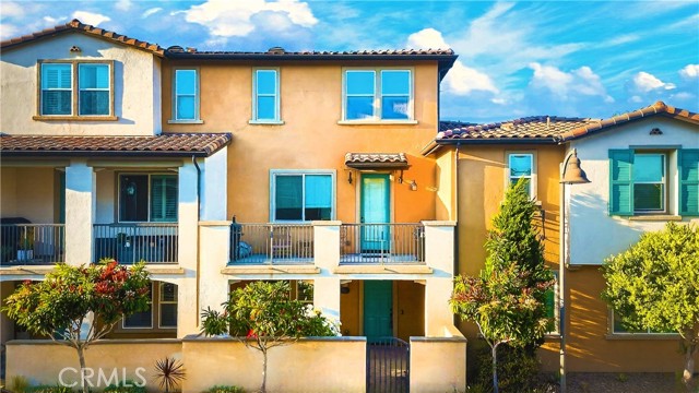 Detail Gallery Image 3 of 25 For 16901 Airport Circle #107,  Huntington Beach,  CA 92649 - 3 Beds | 2/2 Baths