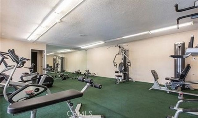 Detail Gallery Image 12 of 29 For 5460 White Oak Ave #J206,  Encino,  CA 91316 - 2 Beds | 2 Baths