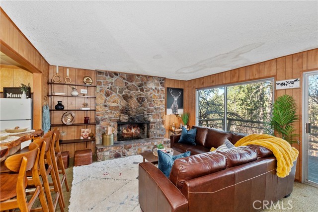 Detail Gallery Image 6 of 39 For 40192 Narrow Ln, Big Bear Lake,  CA 92315 - 3 Beds | 2 Baths