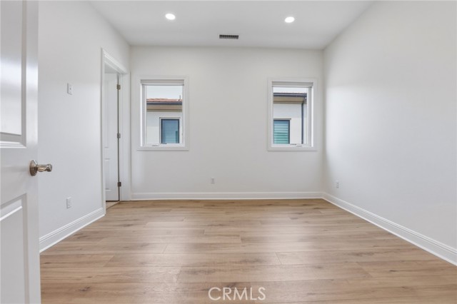 Detail Gallery Image 23 of 38 For 10542 Wood Briar Ct, Chatsworth,  CA 91311 - 5 Beds | 5/1 Baths