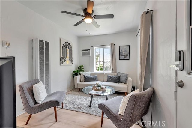 518 E Lime, Monrovia CA: https://media.crmls.org/medias/ed547872-a40e-4524-874f-278608d2ff2e.jpg
