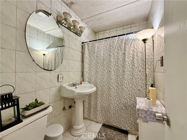 Detail Gallery Image 16 of 18 For 739 W 5th, Azusa,  CA 91702 - 2 Beds | 1 Baths