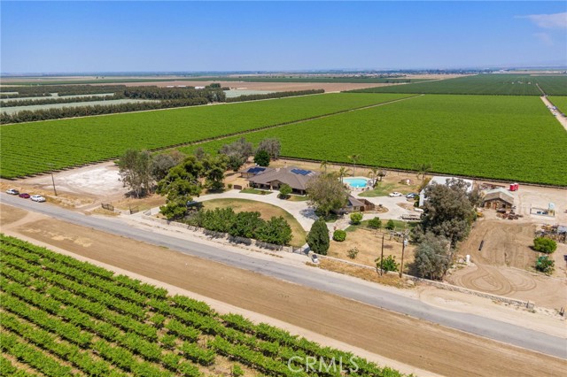 38792 Comanche Point Road, Arvin CA: https://media.crmls.org/medias/ed555955-bc3d-4946-b227-77057afa9f6b.jpg