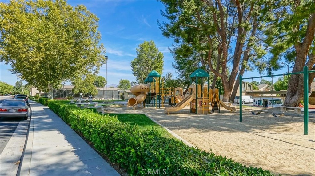 https://media.crmls.org/medias/ed55915c-3434-4b0e-a476-566248e51f5c.jpg?preset=X-Large