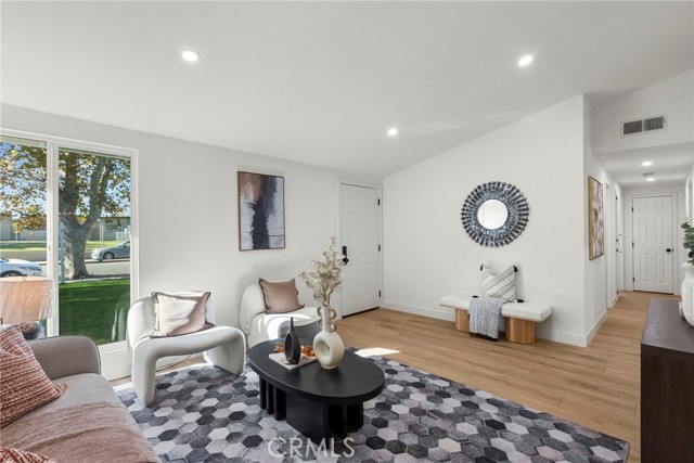 Detail Gallery Image 5 of 21 For 27442 Plumwood, Canyon Country,  CA 91351 - 3 Beds | 1 Baths