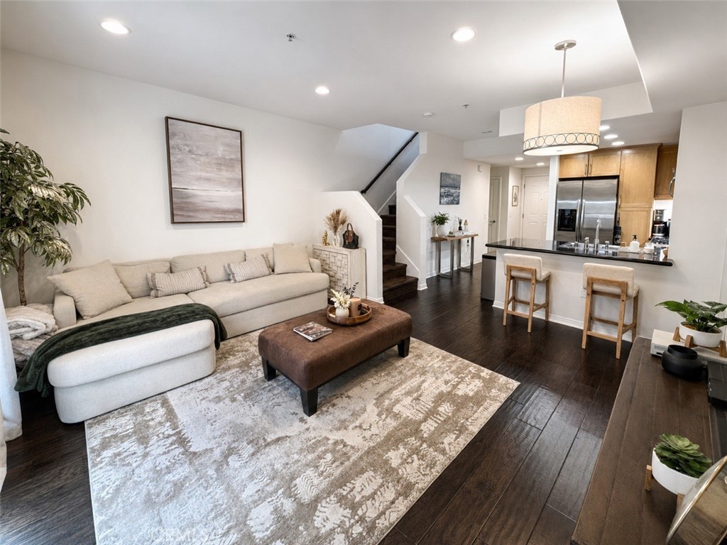 931 E Walnut Street #213