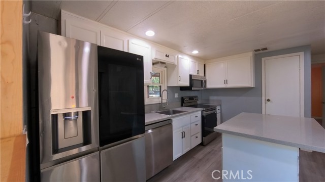 Detail Gallery Image 5 of 33 For 4335 Lasky, Clearlake,  CA 95422 - 3 Beds | 2 Baths